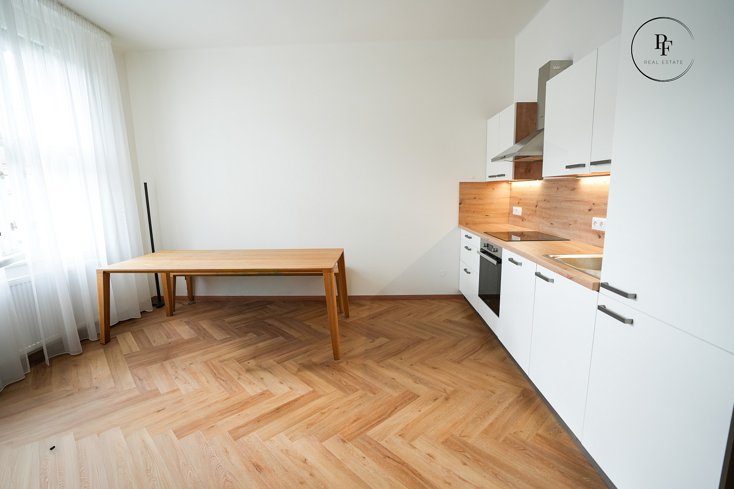 Pronájem bytu 2+kk 63 m² — photo 2