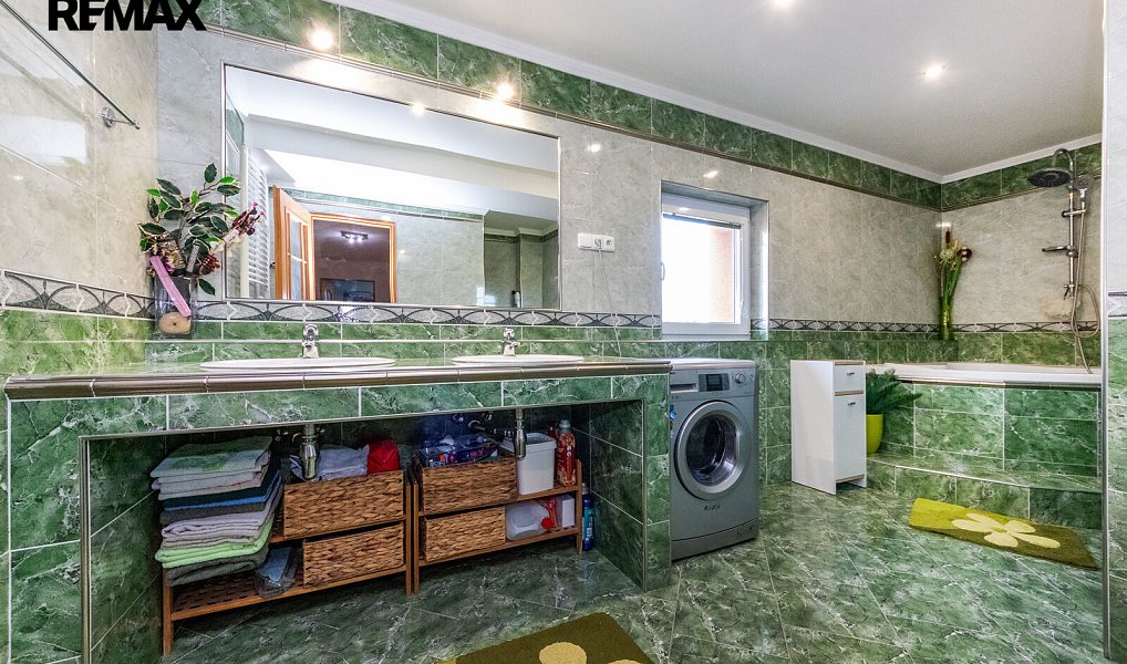 Prodej domu 309 m² s pozemkem 854 m², Kněževes – náhled fotky 4