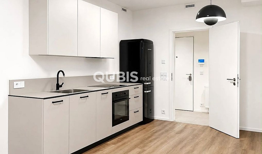 Pronájem bytu 2+kk 135 m², Praha – náhled fotky 2