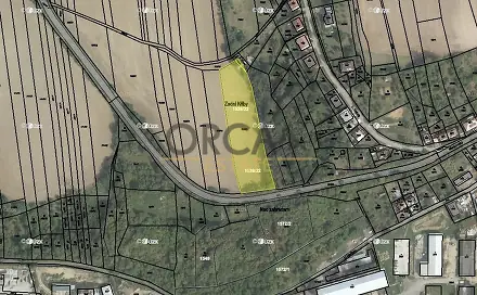 Prodej pole 3 758 m², Zlín