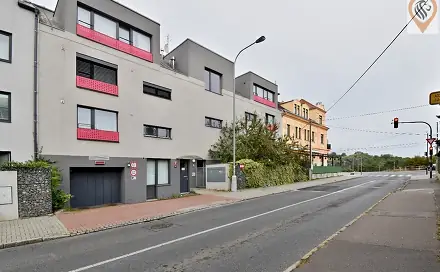 Nadstandardně široké garážové stání pro větší vůz Praha 6, Liboc, Libocká, Praha 6 - Liboc