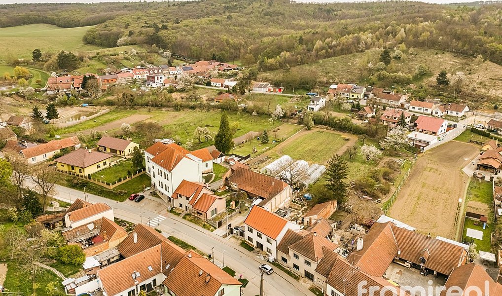 Prodej domu 200 m² s pozemkem 1 813 m², Lovčičky – náhled fotky 23