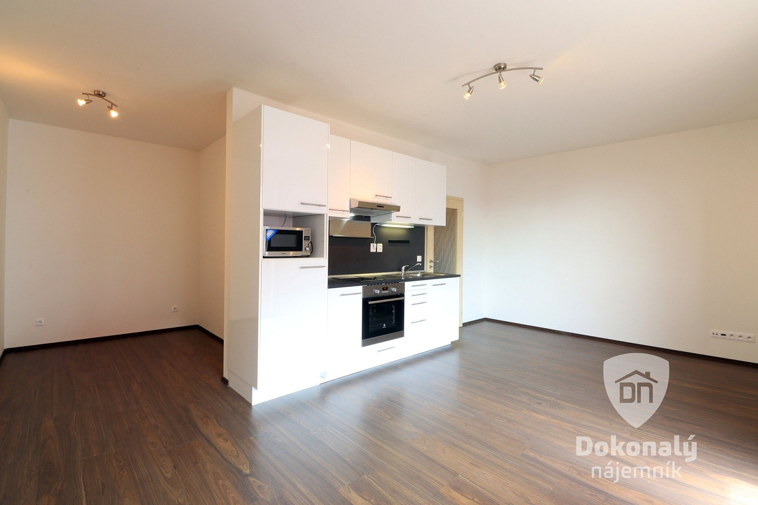 Pronájem bytu 1+kk 37 m² – fotografie 4