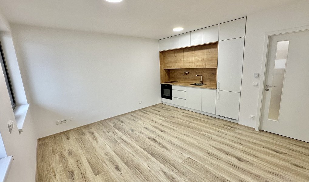 Pronájem bytu 1+kk 29 m², Letovice – náhled fotky 3