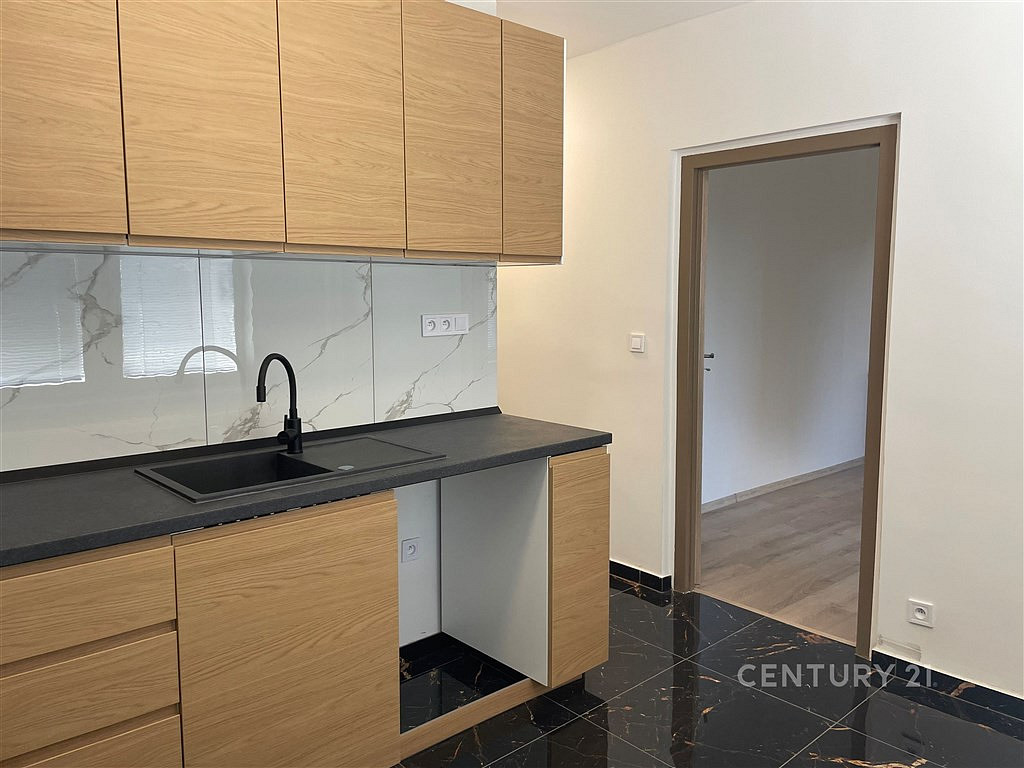 Pronájem bytu 3+1 69 m² – pohled 3