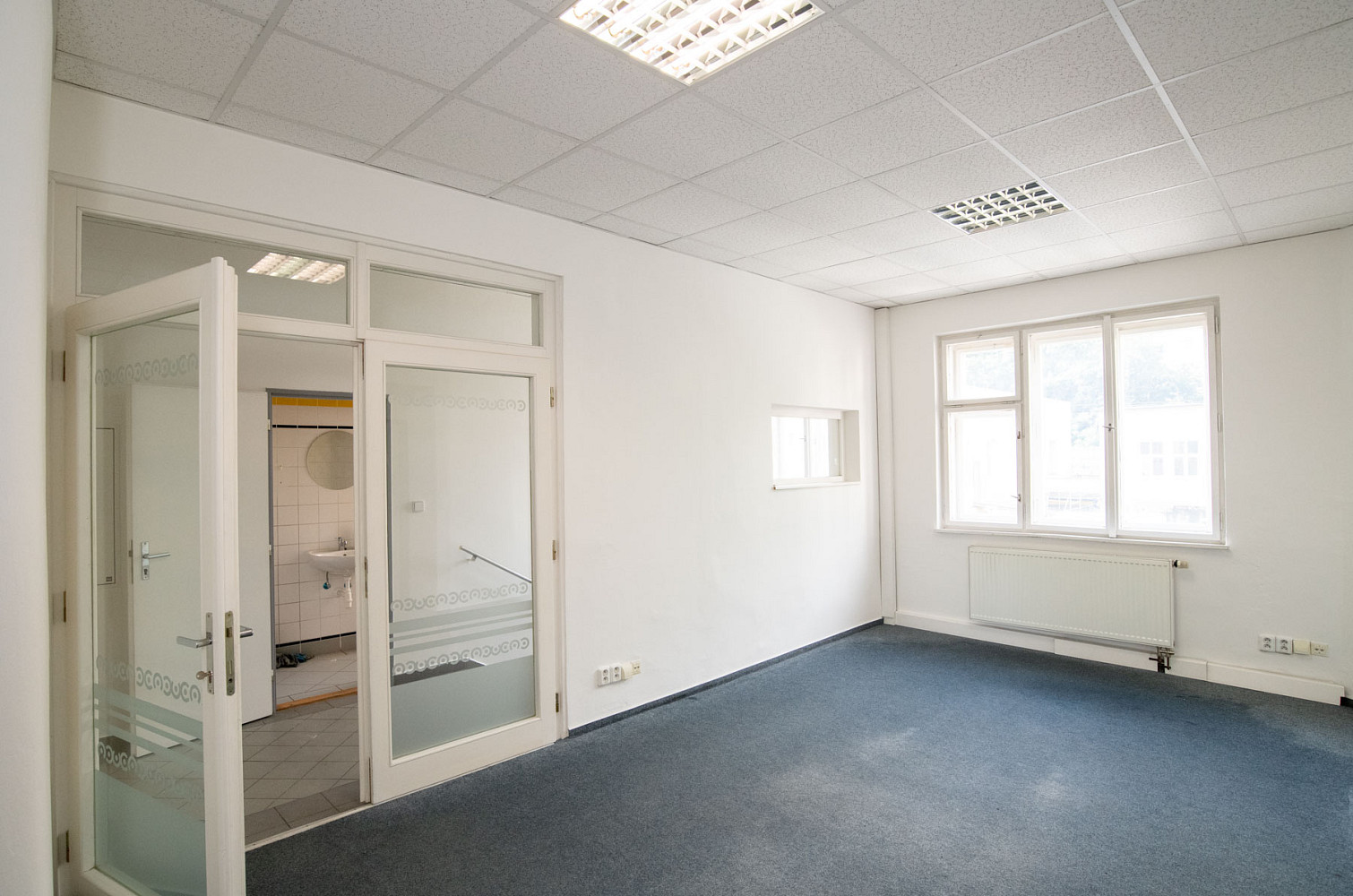 Pronájem kanceláře 196 m² — photo 4