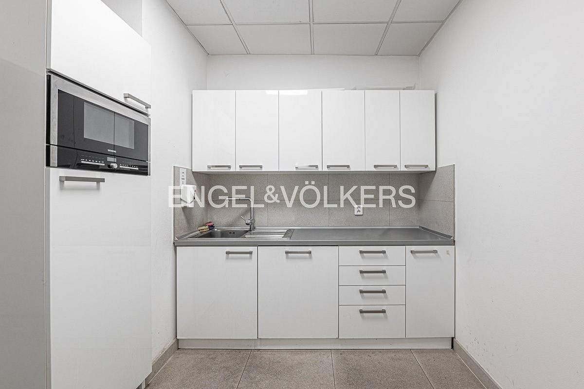 Pronájem kanceláře 40 m² – fotografie 3