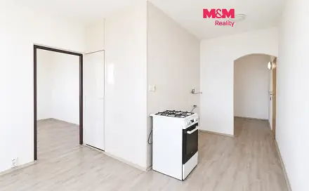 Prodej bytu 3+1 60 m², Slavíčkova, Sokolov