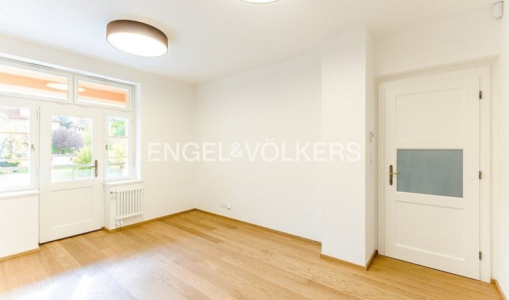 Pronájem domu 250 m² s pozemkem 351 m², Praha – náhled fotky 8