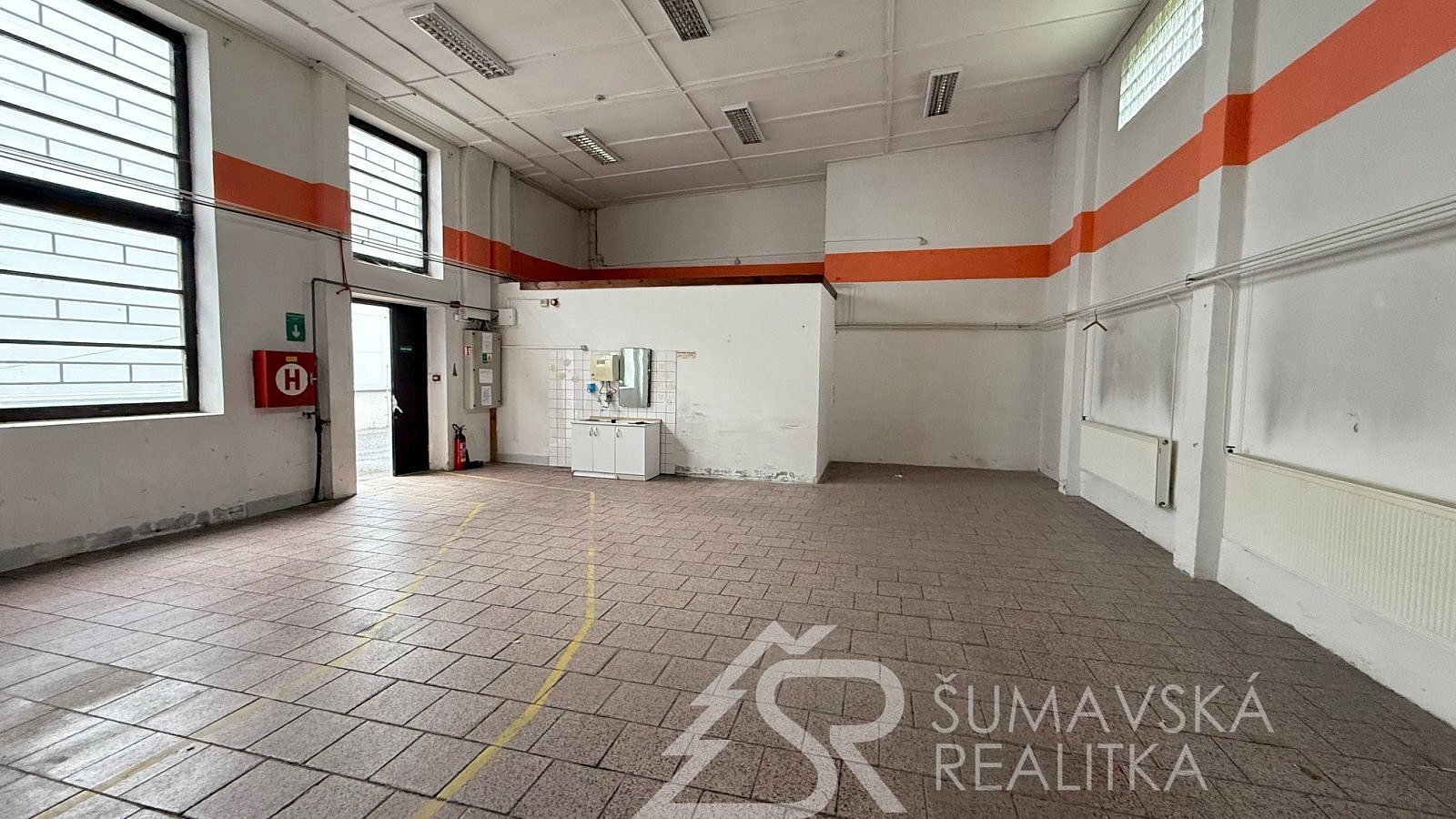 Pronájem skladovacích prostor 300 m² – fotografie 3