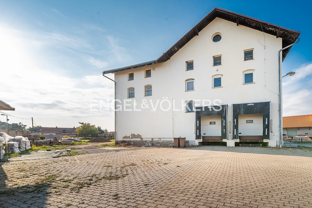 Pronájem výrobních prostor 3 032 m²