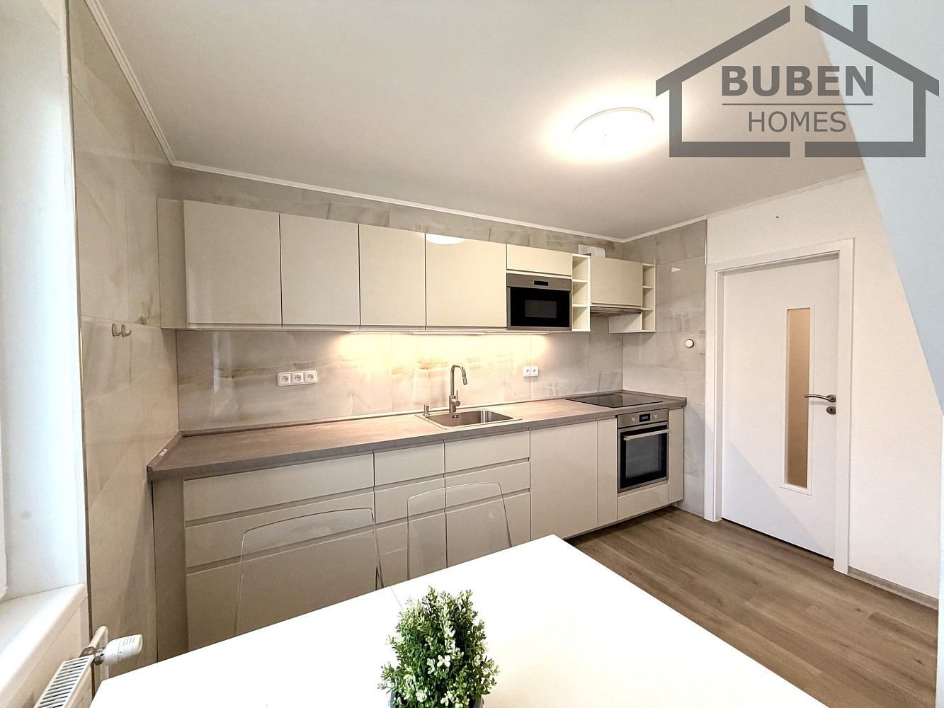 Prodej domu 300 m² s pozemkem 1 128 m² – fotografie 3