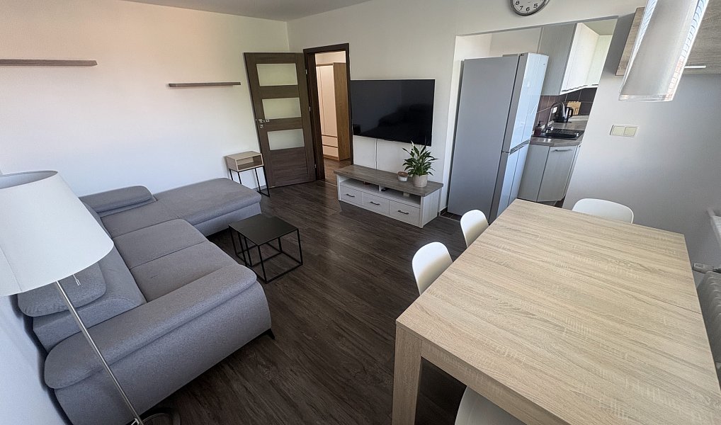 Pronájem bytu 3+1 68 m², Jičín – náhled fotky 2