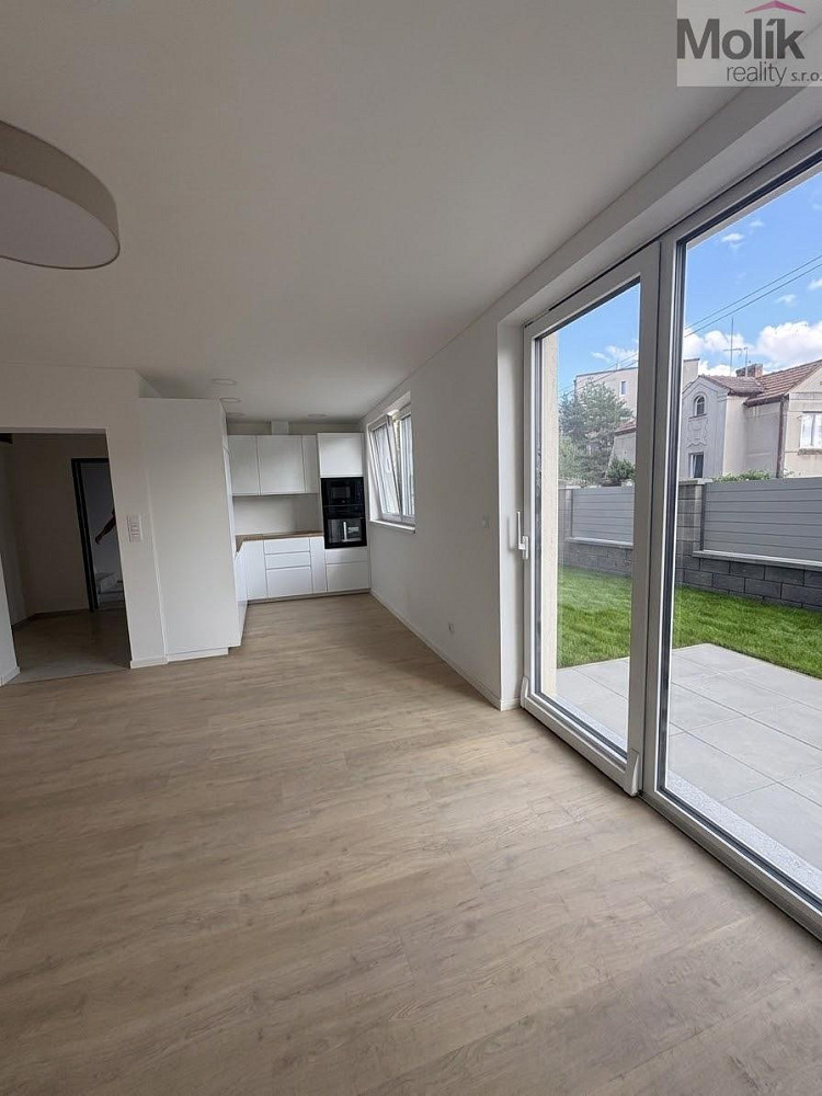 Pronájem bytu 2+kk 50 m² – fotografie 3