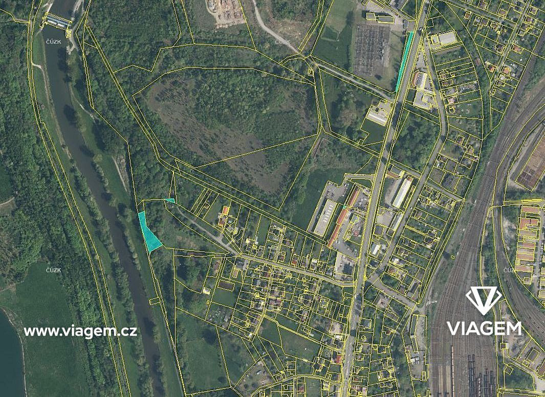 Prodej komerčního pozemku 2 432 m²