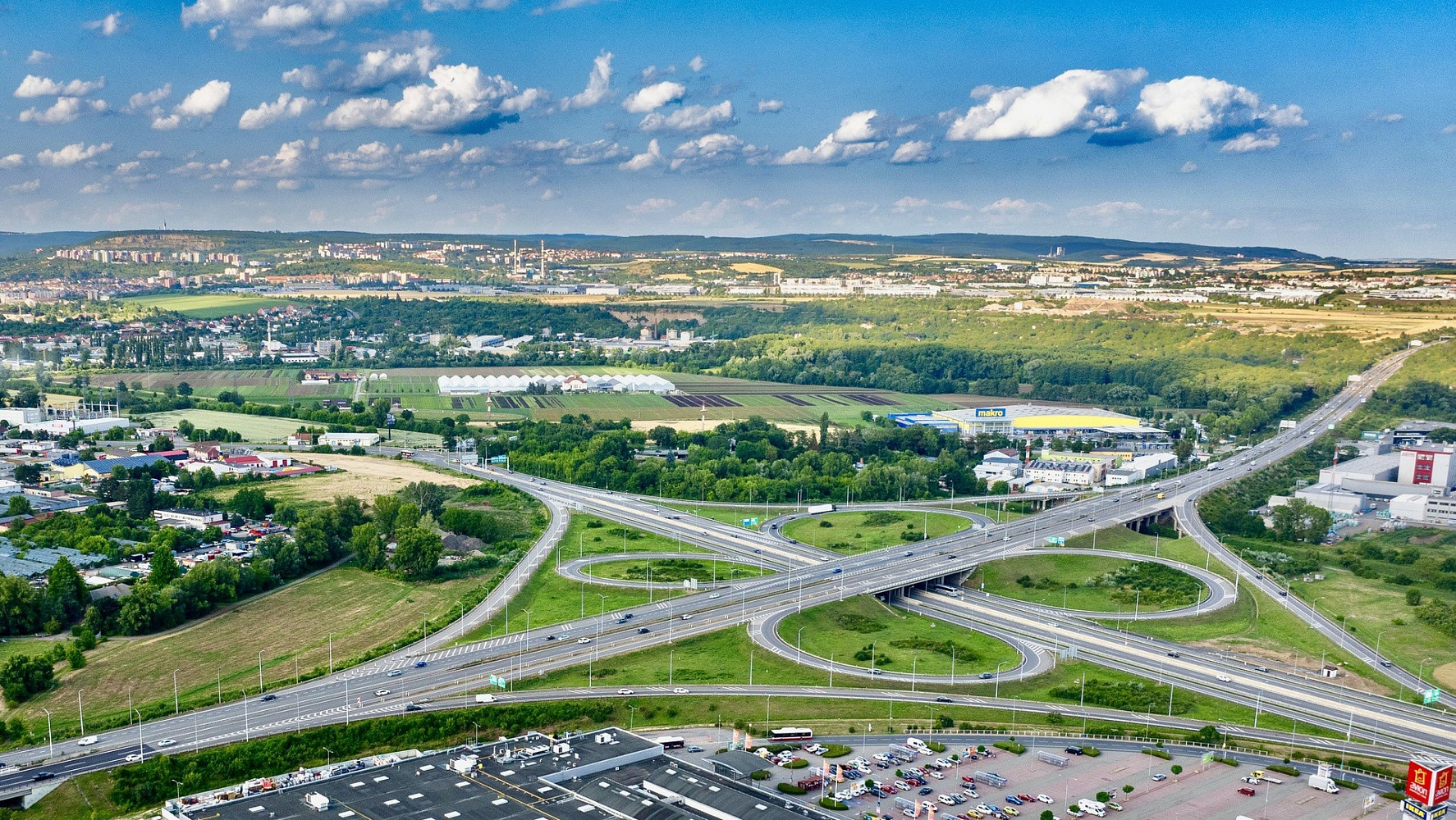 Prodej komerčního pozemku 10 000 m²