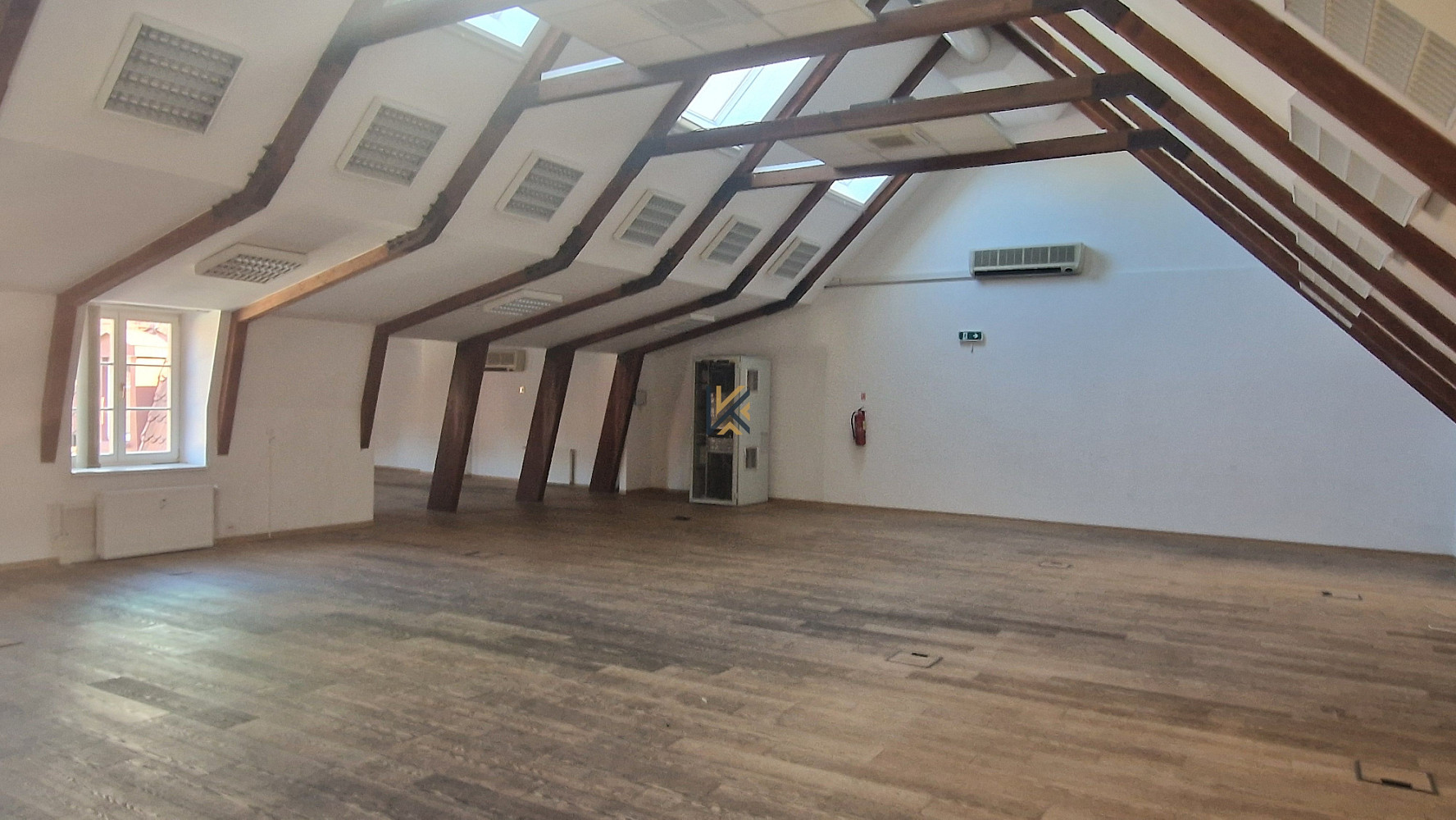 Pronájem kanceláře 131 m² — photo 5