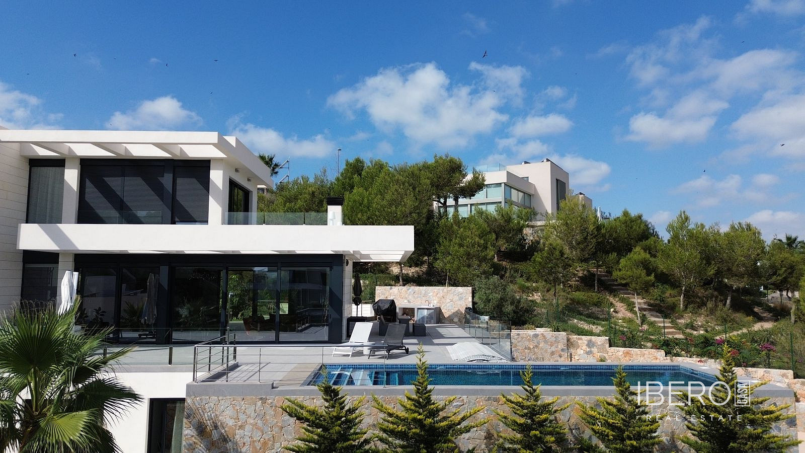 Prodej domu 450 m² s pozemkem 1 339 m²