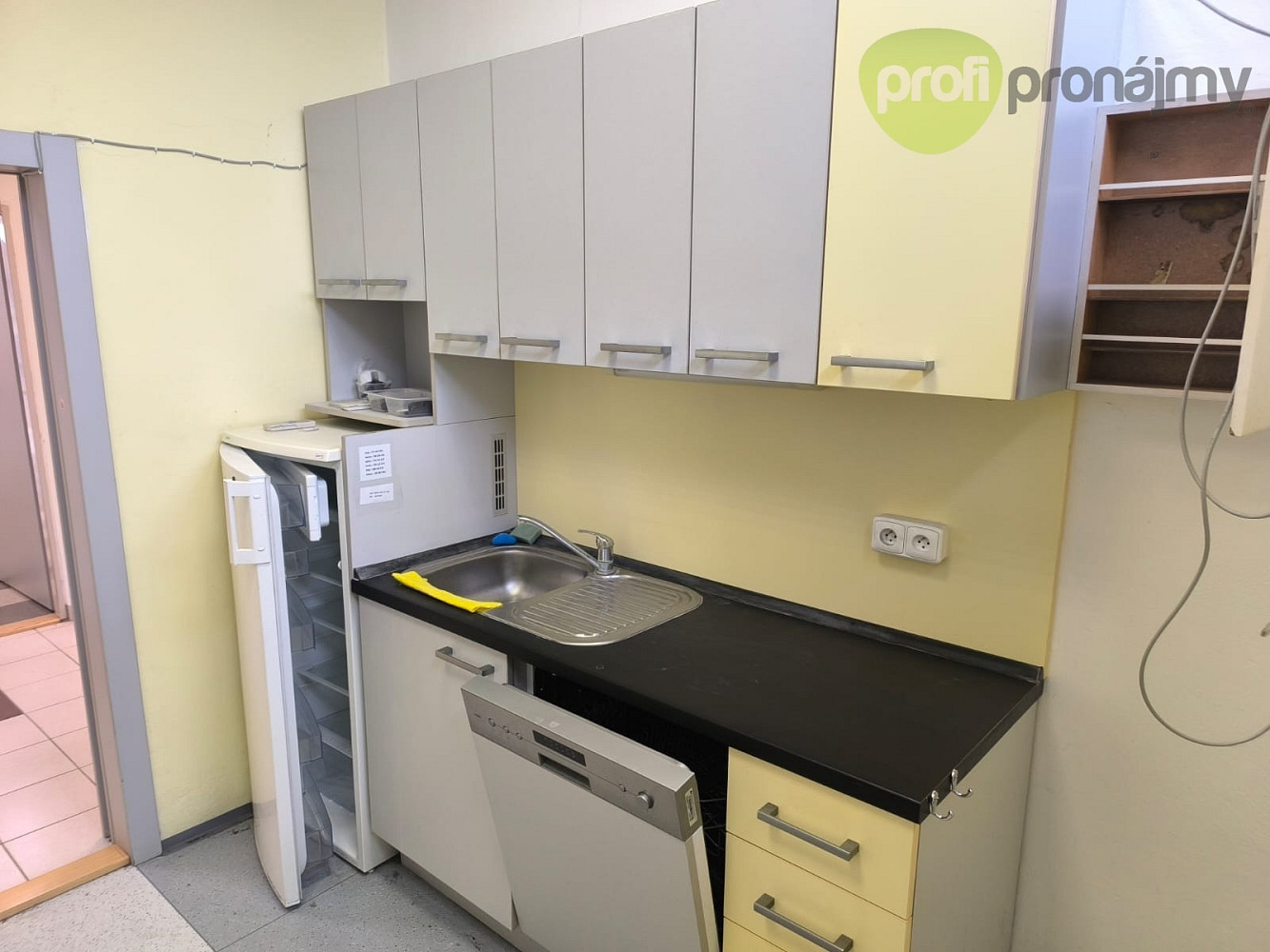 Pronájem obchodních prostor 146 m² – fotografie 4