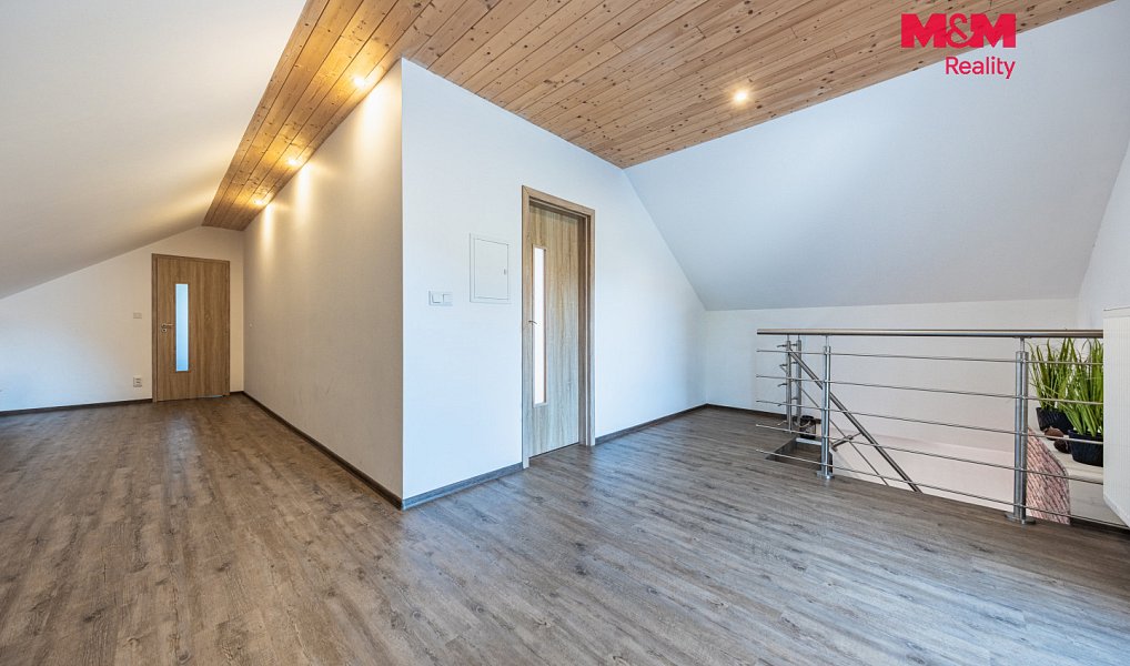 Prodej domu 200 m² s pozemkem 346 m², Komárov – náhled fotky 10