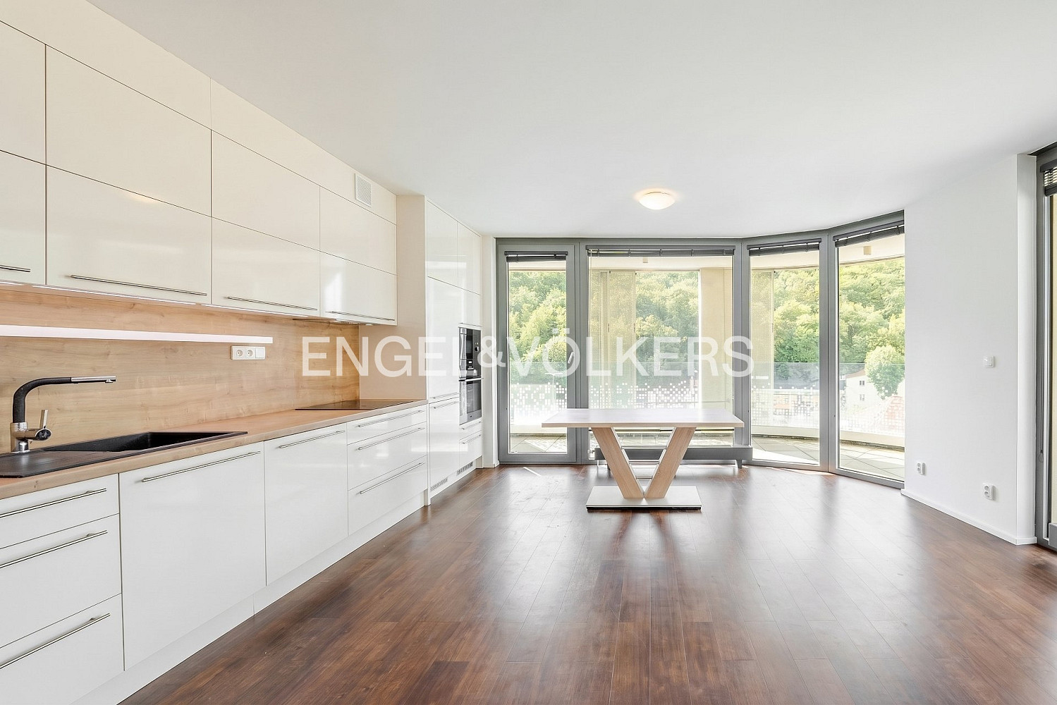 Pronájem bytu 4+kk 104 m² – fotografie 4