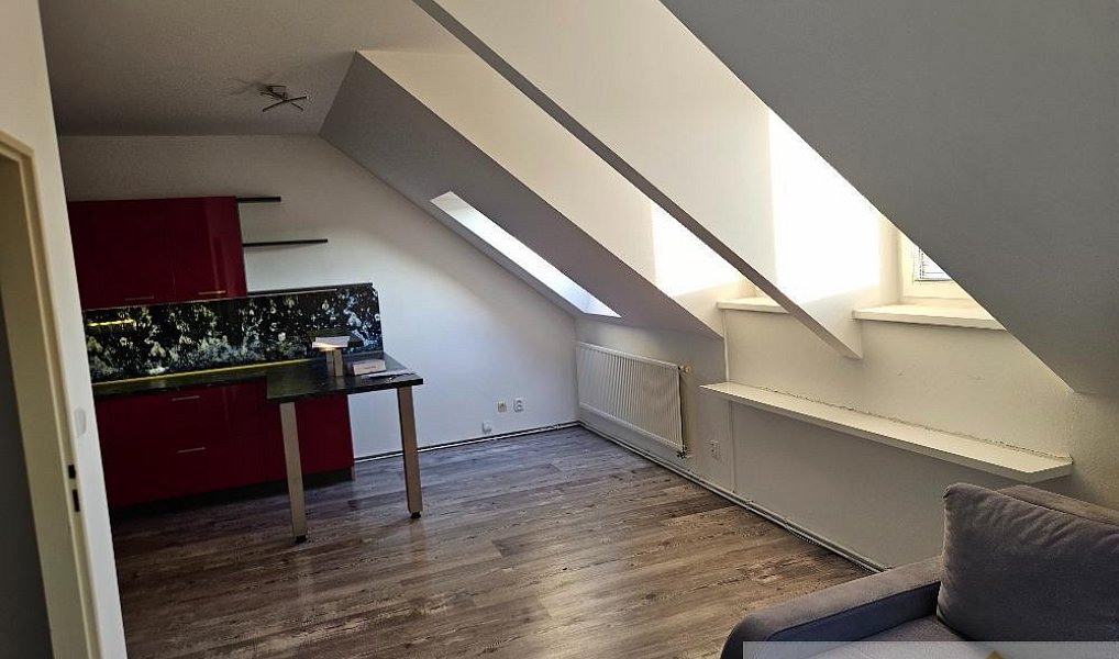 Pronájem bytu 2+kk 75 m², Lubenec – náhled fotky 7