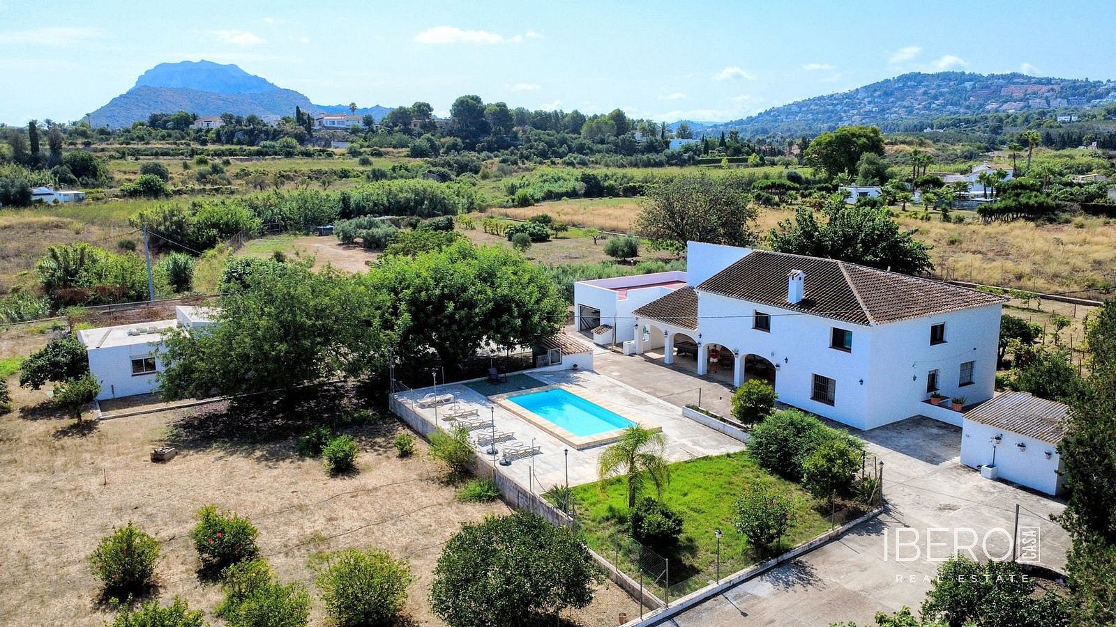 Prodej domu 350 m² s pozemkem 10 000 m²