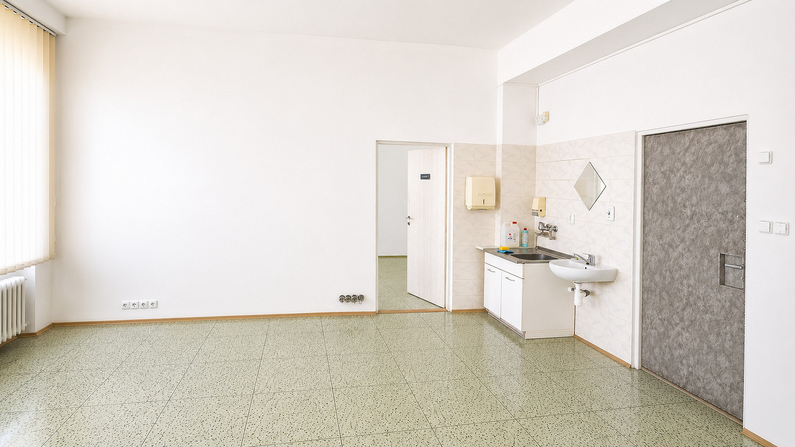 Pronájem komerčního objektu (jiného typu) 79 m² – fotografie 2