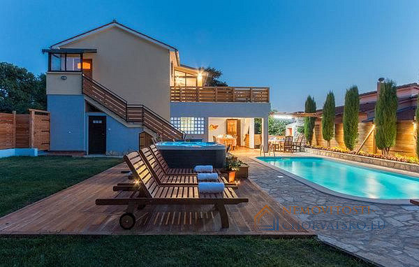 Prodej domu 320 m² s pozemkem 743 m² - Vista 2