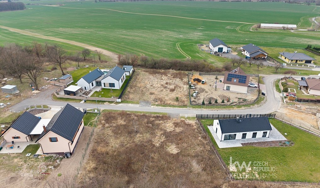 Prodej stavebního pozemku 1 257 m², Obruby – náhled fotky 3