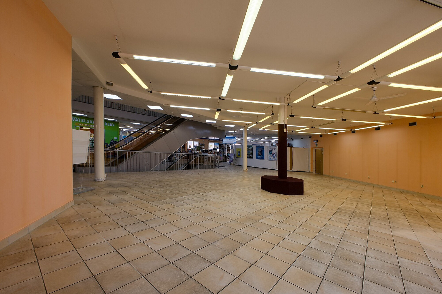Pronájem obchodních prostor 86 m² – fotografie 2