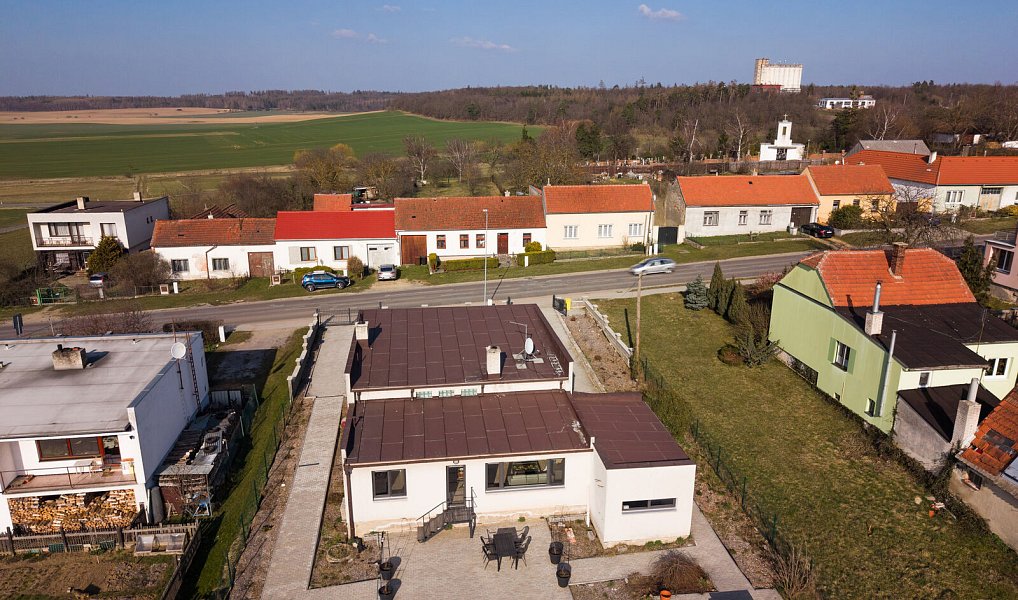 Prodej domu 200 m² s pozemkem 802 m², Šumná – náhled fotky 3