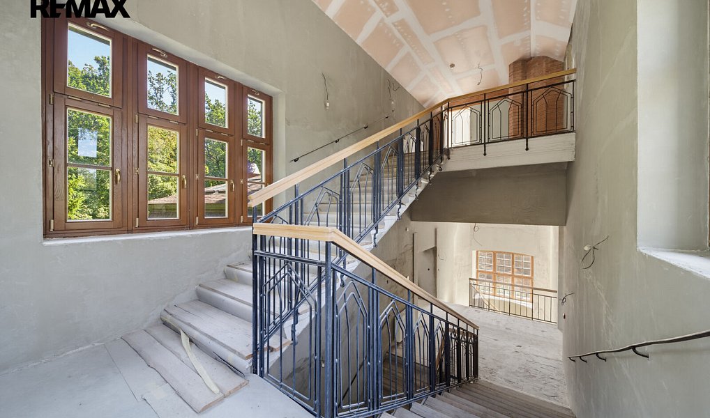Prodej ubytovacího objektu 1 500 m², Karlovy Vary – náhled fotky 28