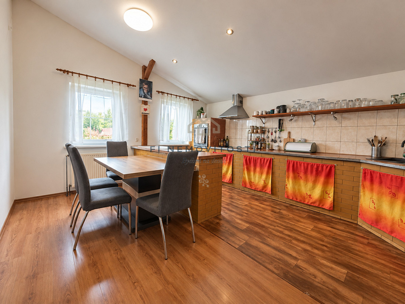 Prodej domu 254 m² s pozemkem 1 235 m² – fotografie 5