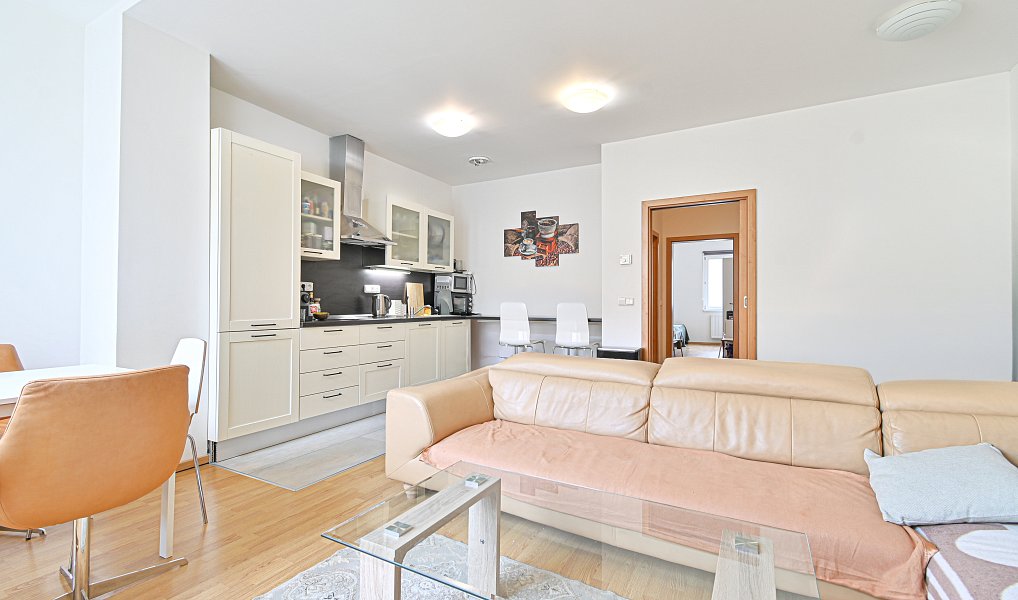 Pronájem bytu 3+kk 83 m², Praha – náhled fotky 2