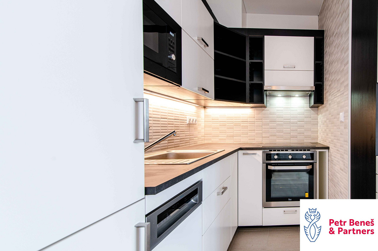 Pronájem bytu 2+kk 50 m² – fotografie 3