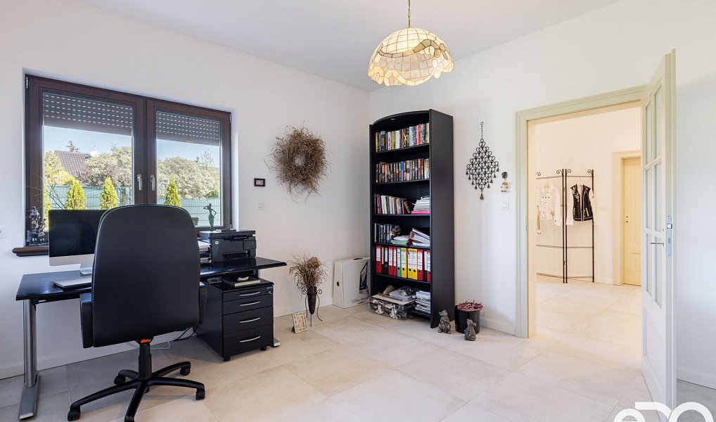 Prodej domu 219 m² s pozemkem 1 721 m², Trnová – náhled fotky 17