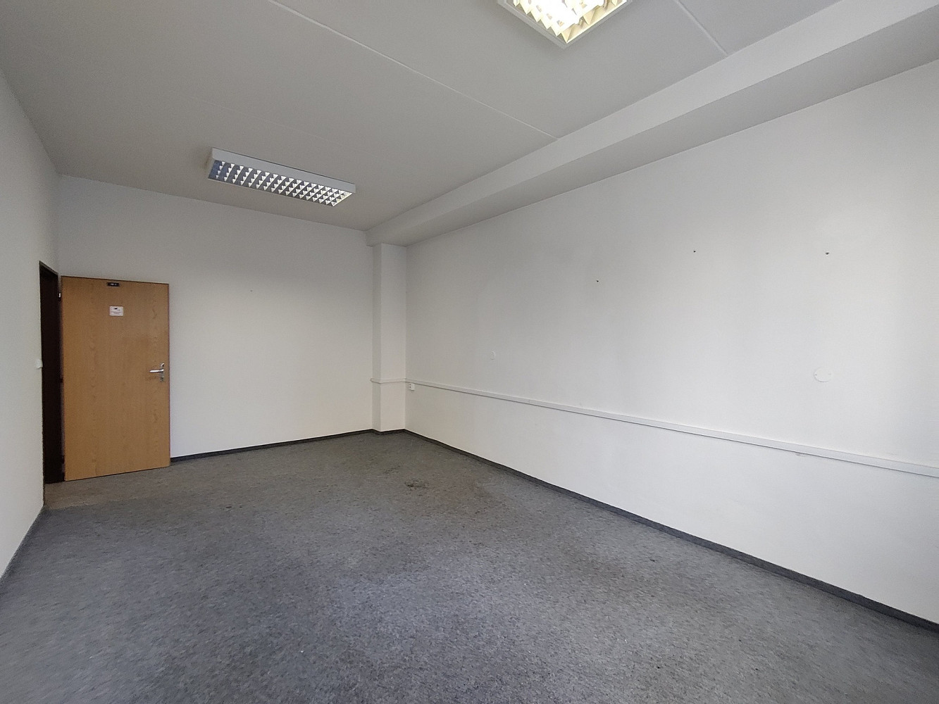 Pronájem kanceláře 509 m² – fotografie 3