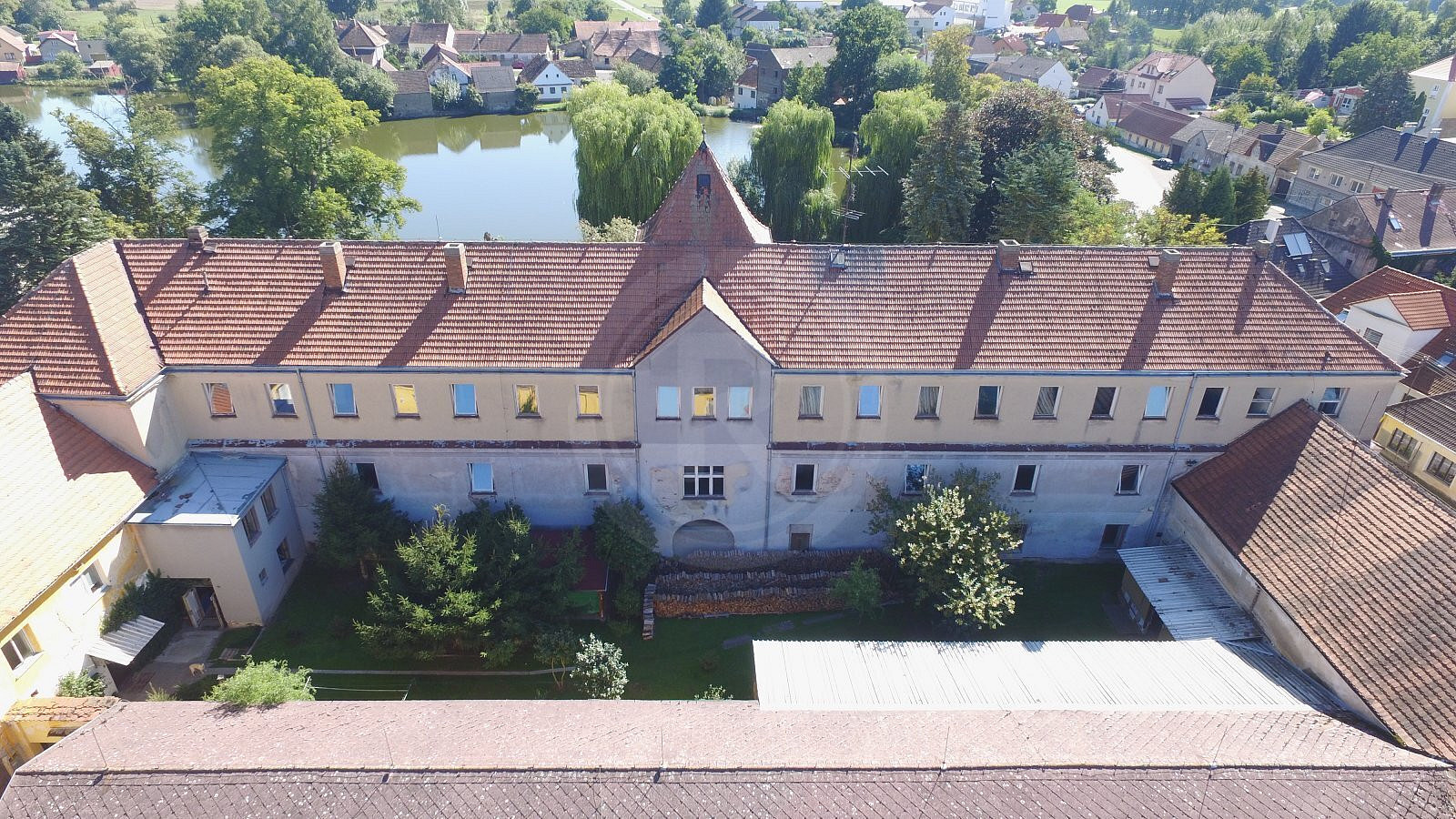 Prodej obchodních prostor 2 355 m² – fotografie 2