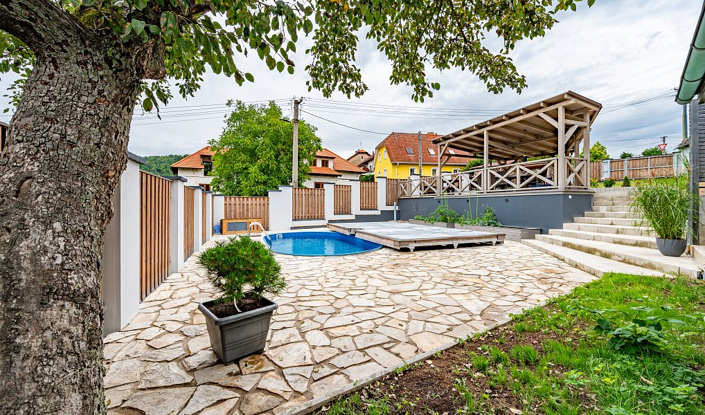 Prodej domu 234 m² s pozemkem 521 m², Roztoky – náhled fotky 2