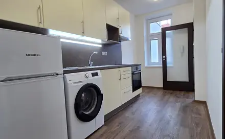 Pronájem bytu 1+1 39 m², Pod hliništěm, Praha 8 - Kobylisy
