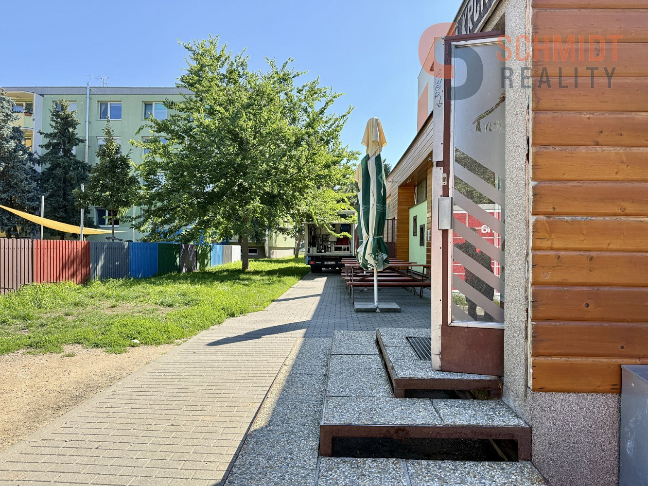Pronájem obchodních prostor 350 m² – pohled 2