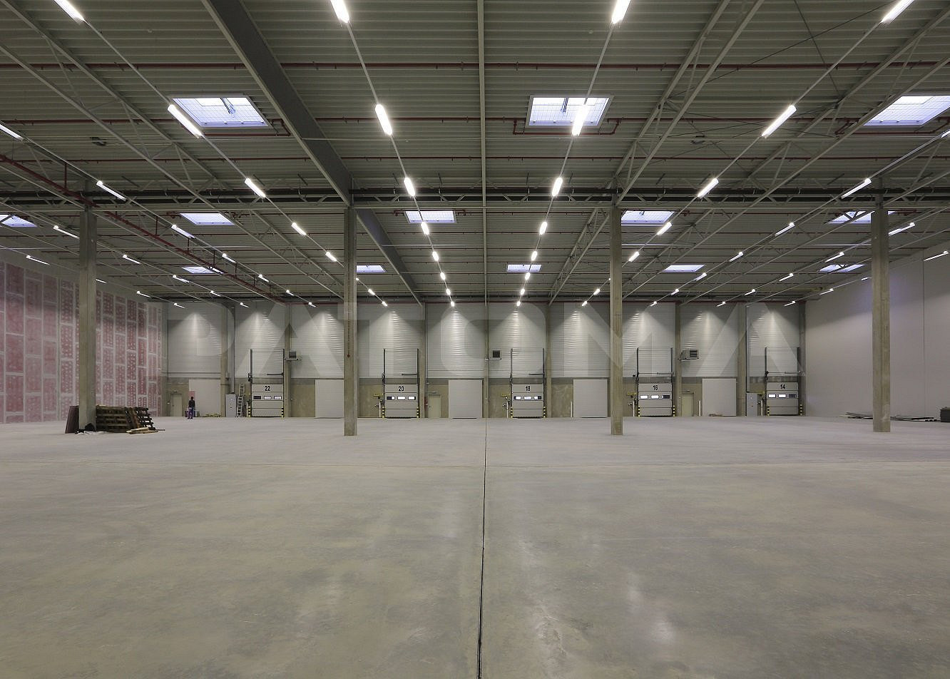 Pronájem skladovacích prostor 1 228 m² – fotografie 4