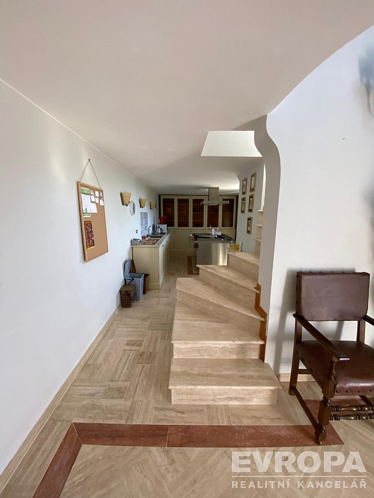 Pronájem domu 200 m² s pozemkem 600 m² - Vista 4