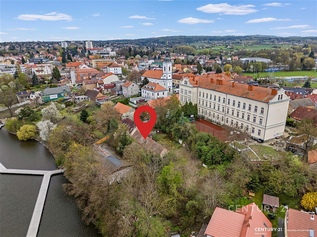 Prodej komerčního pozemku 1 182 m² - More