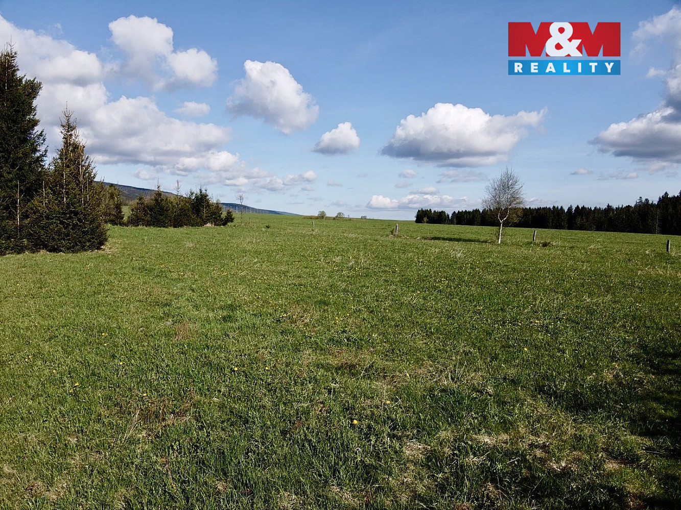 Prodej stavebního pozemku 1 517 m² – fotografie 2