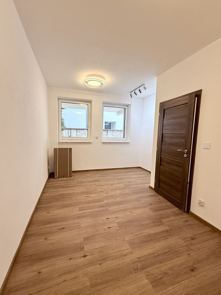 Pronájem bytu 3+kk 48 m² — photo 2
