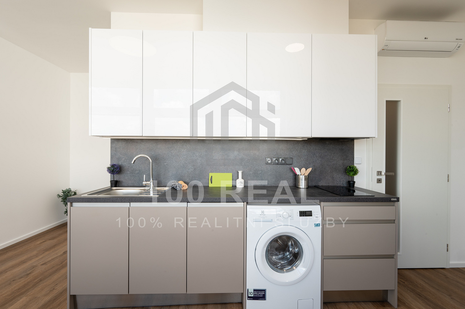 Pronájem bytu 1+kk 27 m² – pohled 3