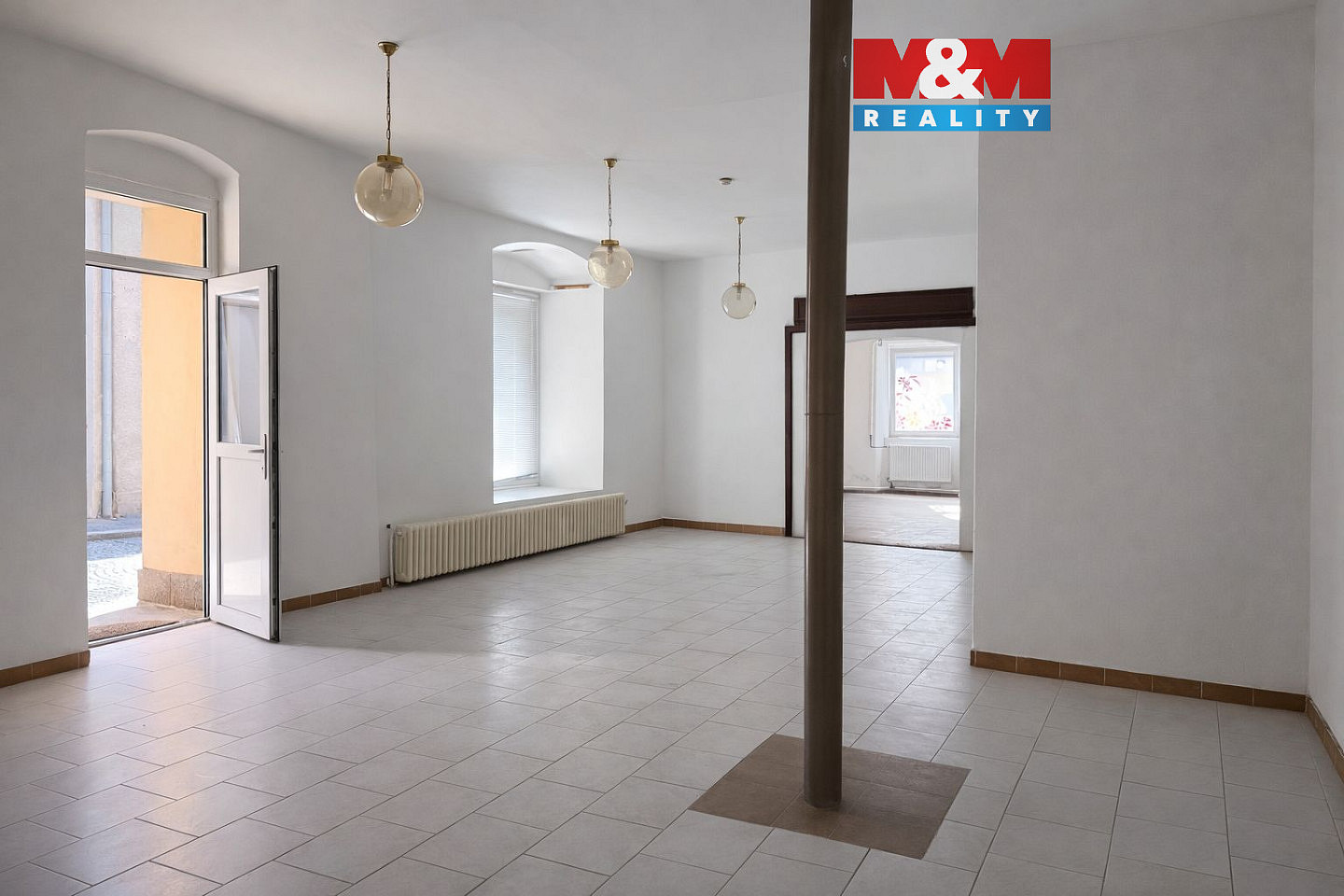 Pronájem obchodních prostor 100 m²