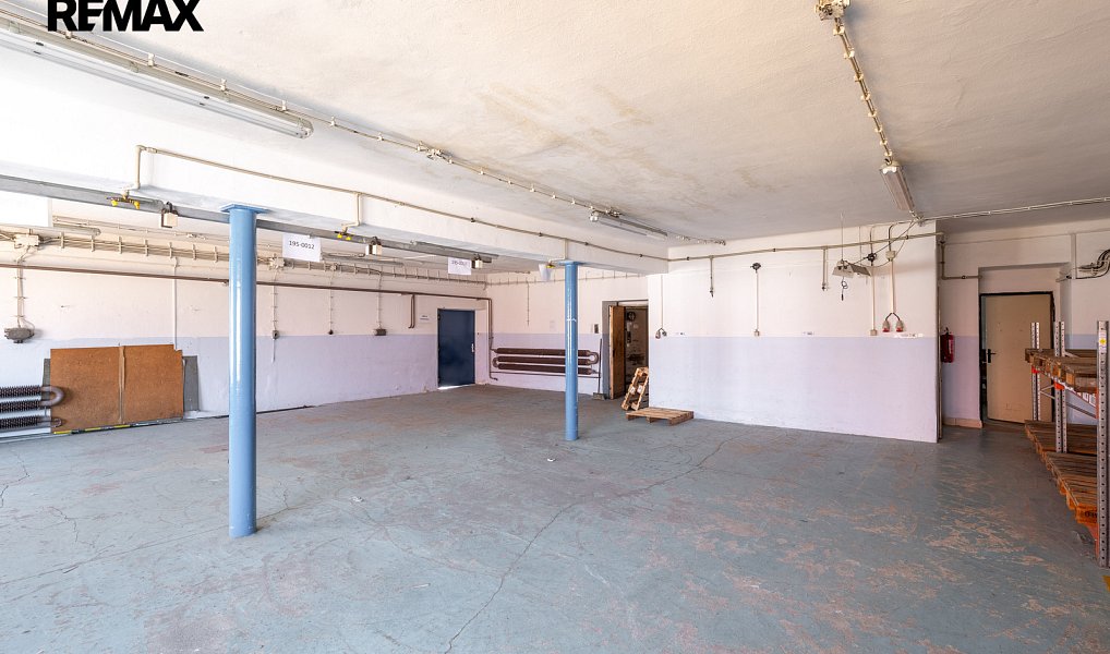 Prodej výrobních prostor 1 115 m², Nové Hrady – náhled fotky 19